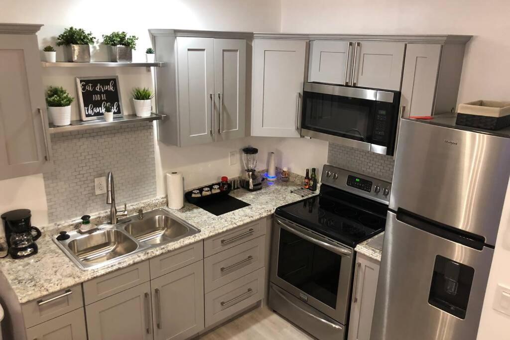 New 2 Bedroom Luxury Apartment -Great Location -Modern Пуэрто-Пеньяско Экстерьер фото