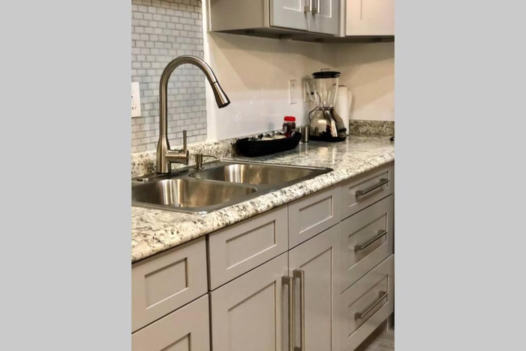 New 2 Bedroom Luxury Apartment -Great Location -Modern Пуэрто-Пеньяско Экстерьер фото